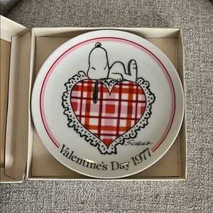 Snoopy ValentinesDay 1977 vintage plate collectorPeanuts pink red plaid heart 8”